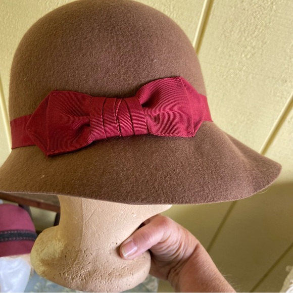 Two fabulous bucket hats in 100% wool. Warm and one size fits all. So stylin’. - Picture 2 of 13